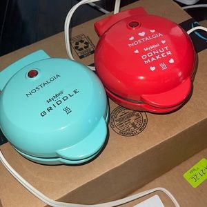Mini donut maker and mini griddle as a set of 2
